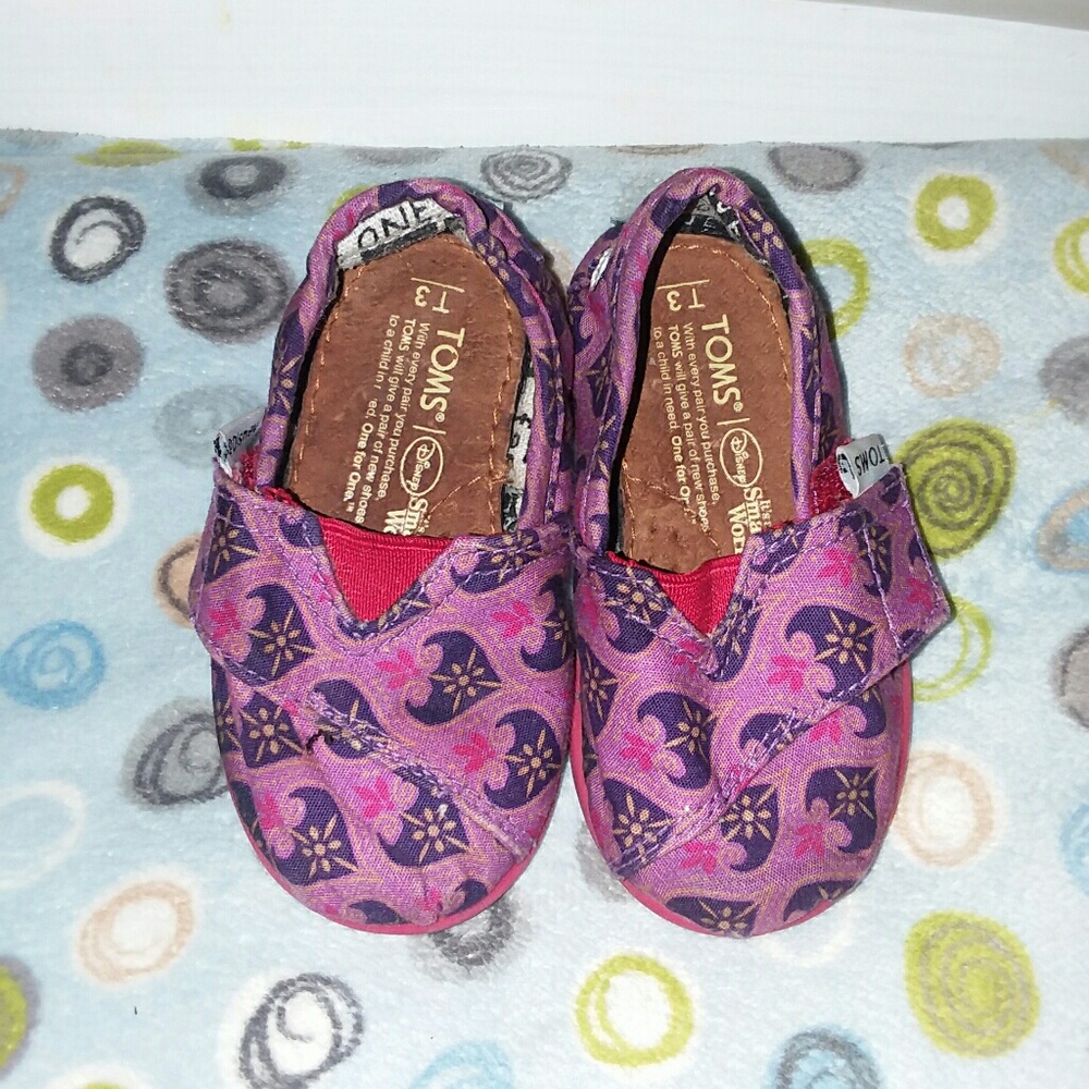 Shoes - Picture 4 of 4